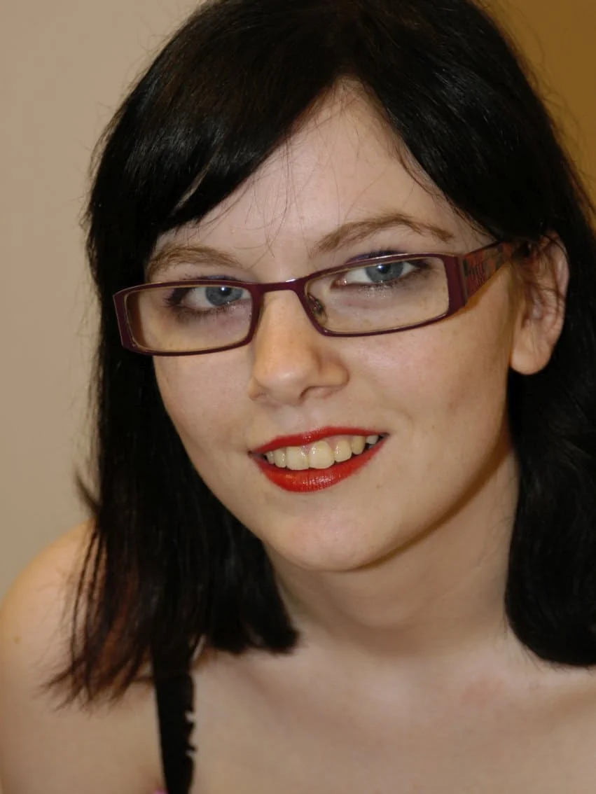 Jessica Lo, intérprete adulta inglesa nacida en 1989, retrato